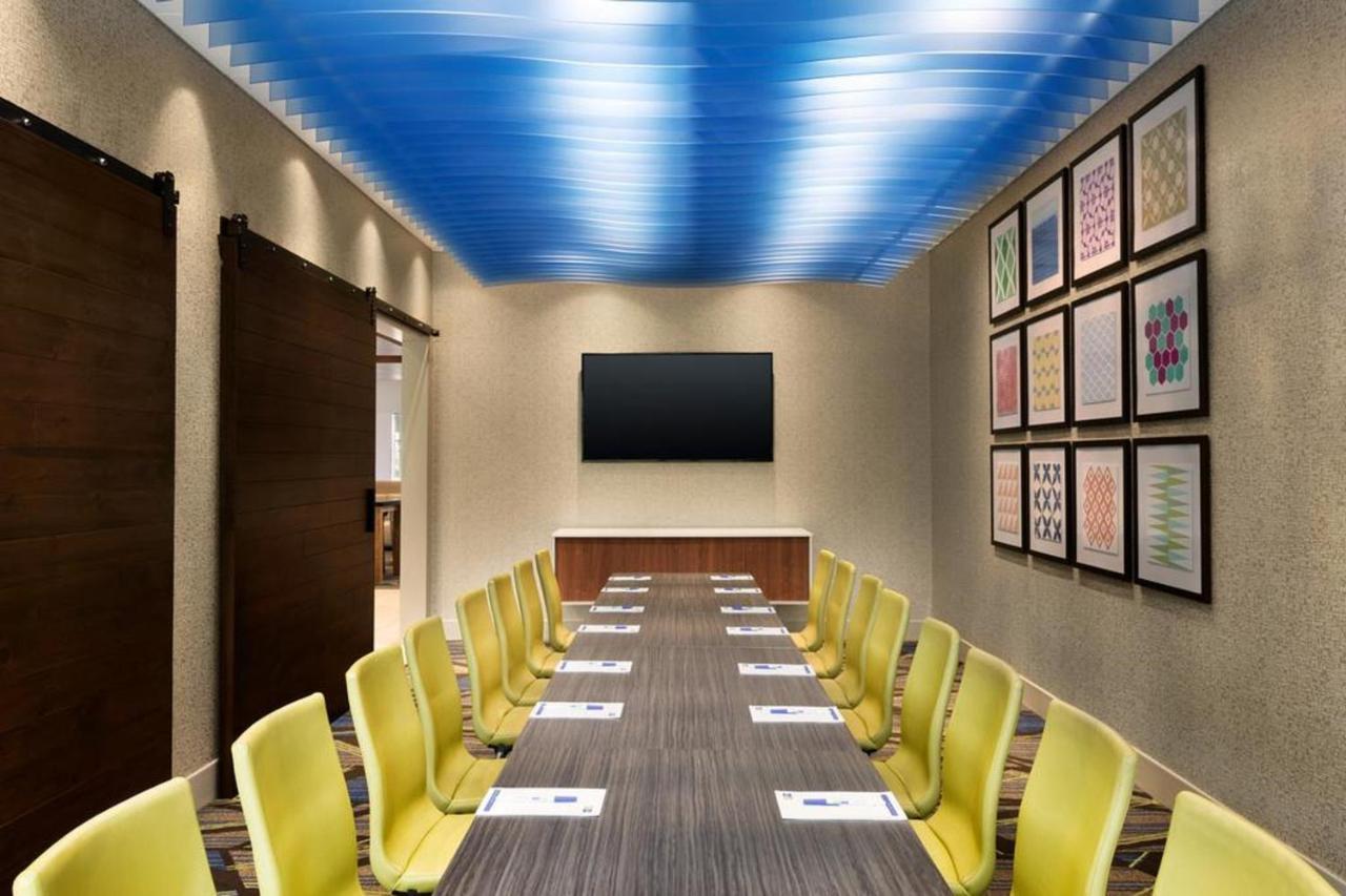 Holiday Inn Express & Suites - Lindale By Ihg Buitenkant foto