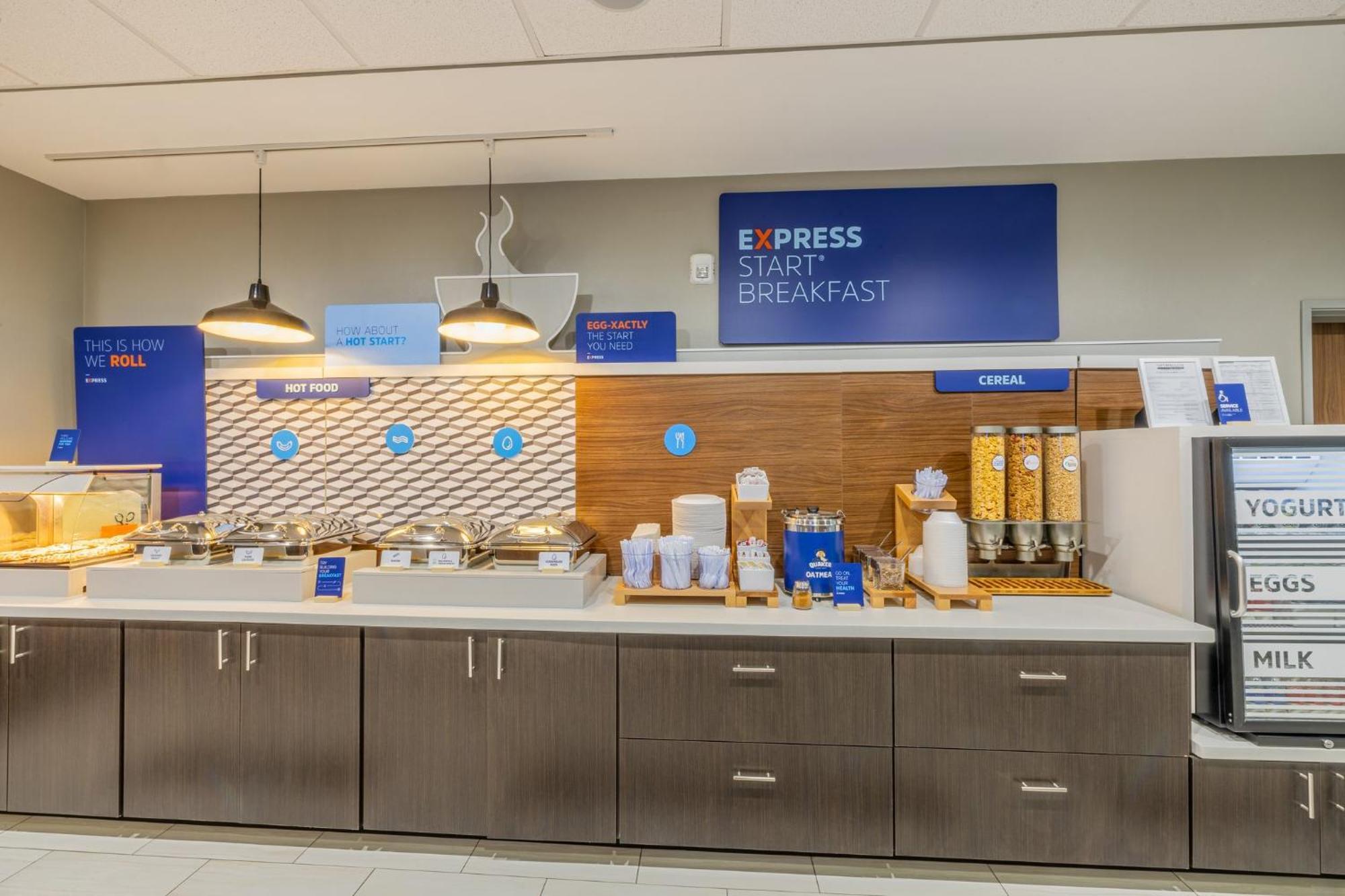 Holiday Inn Express & Suites - Lindale By Ihg Buitenkant foto