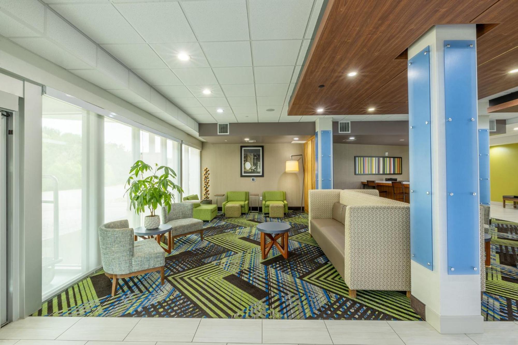 Holiday Inn Express & Suites - Lindale By Ihg Buitenkant foto