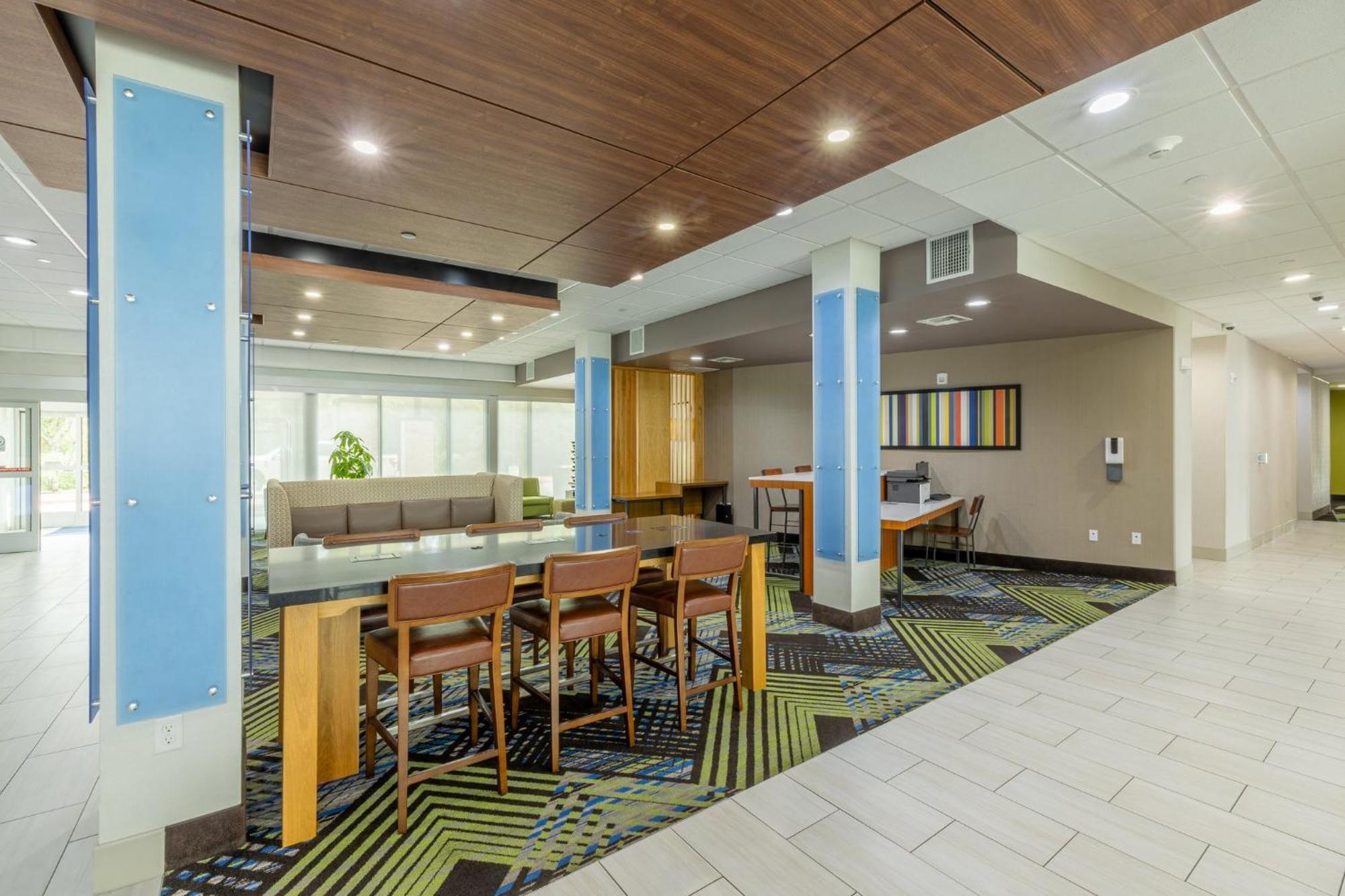 Holiday Inn Express & Suites - Lindale By Ihg Buitenkant foto