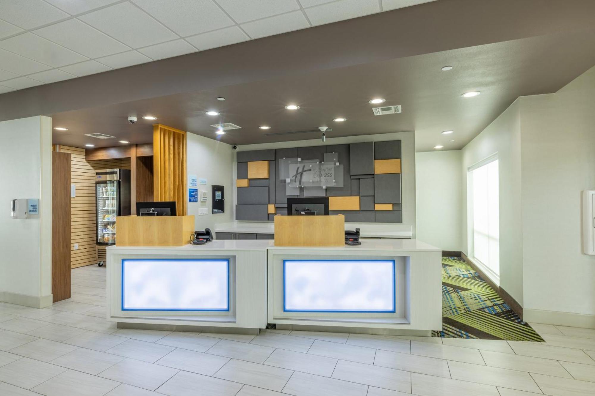 Holiday Inn Express & Suites - Lindale By Ihg Buitenkant foto