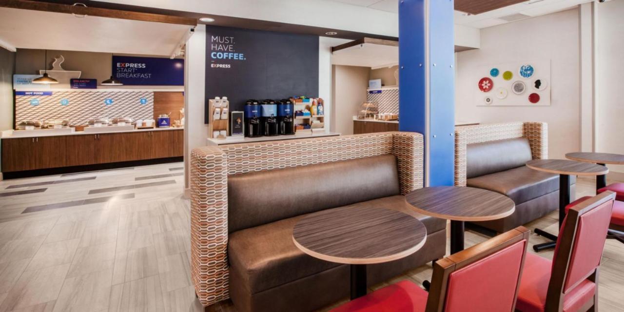 Holiday Inn Express & Suites - Lindale By Ihg Buitenkant foto